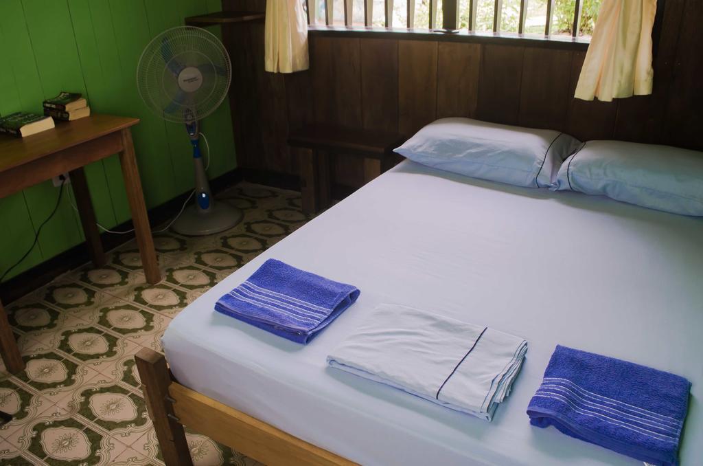 Hostel Casa de las Palmas Tours Leticia Habitación foto